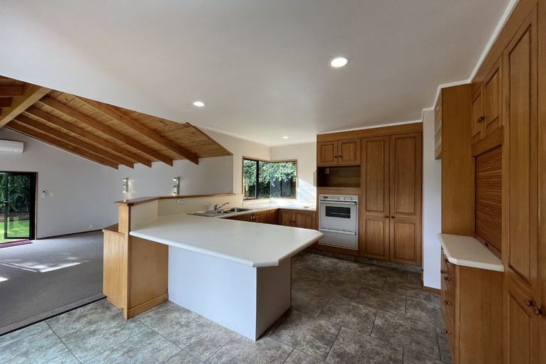 Photo of property in 6 Bushview Place, Upper Vogeltown, New Plymouth, 4310