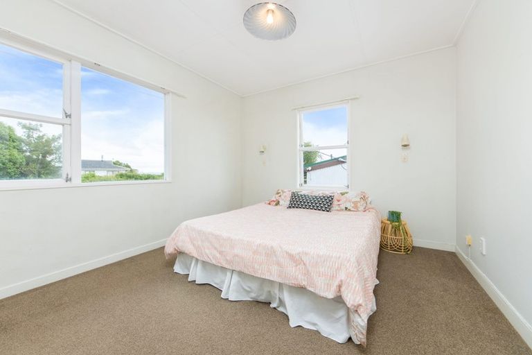 Photo of property in 6 Kia Ora Road, Beach Haven, Auckland, 0626