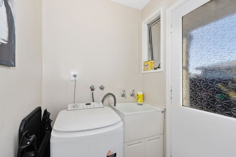 Photo of property in 2/11 Peckham Lane, Woolston, Christchurch, 8062