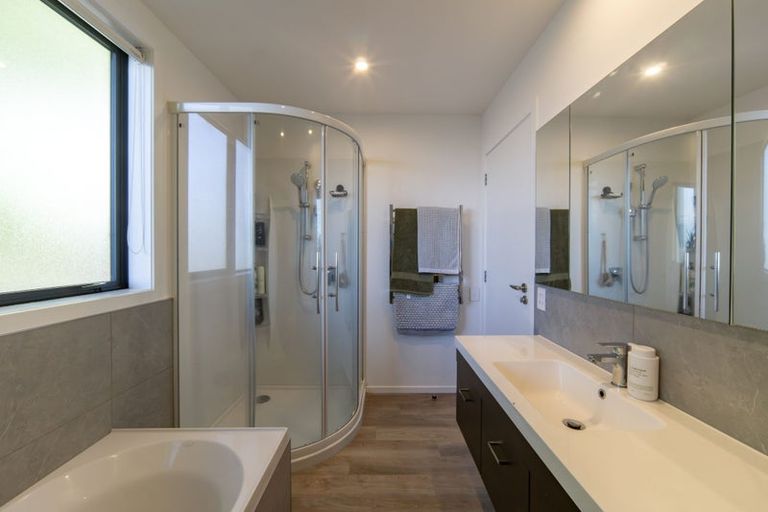 Photo of property in 27 Puketaha Road, Swanson, Auckland, 0816