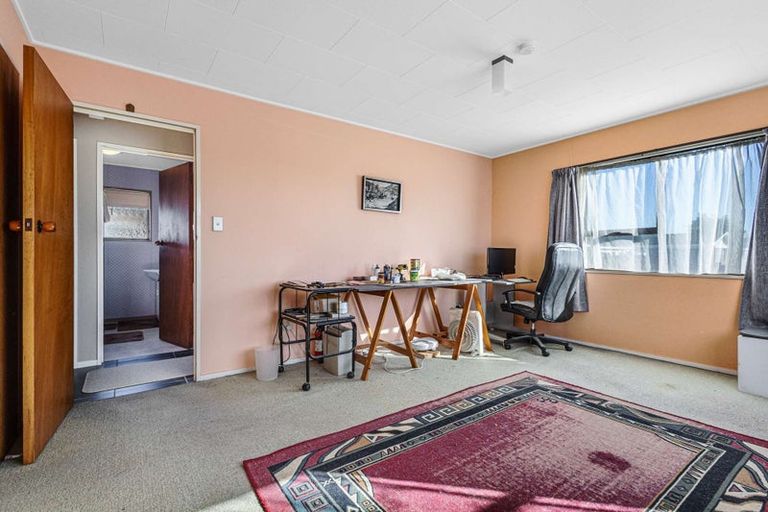 Photo of property in 1/17 Townshend Crescent, Greenmeadows, Napier, 4112