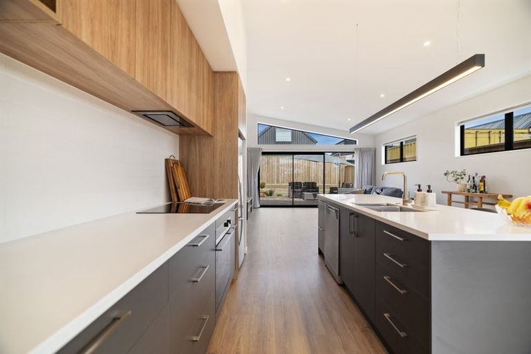 Photo of property in 4 Shallow Close, Jacks Point, 9371