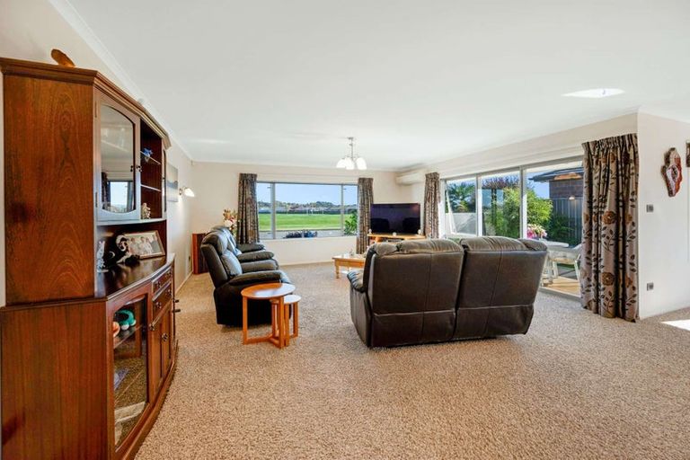 Photo of property in 76 Orotu Drive, Poraiti, Napier, 4112