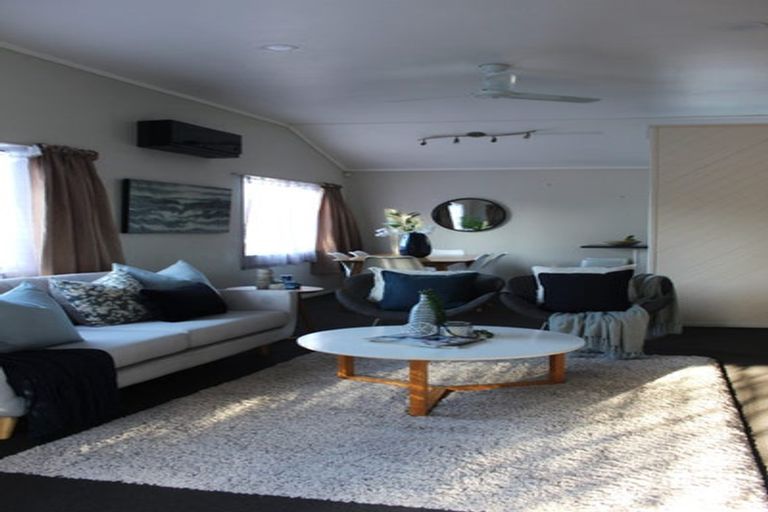 Photo of property in 2/109 Don Buck Road, Massey, Auckland, 0614