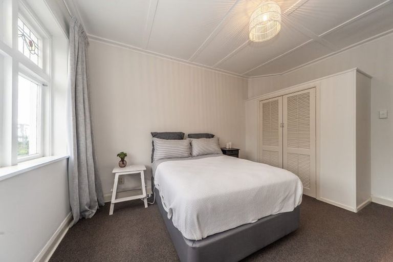 Photo of property in 50 Queens Drive, Lyall Bay, Wellington, 6022