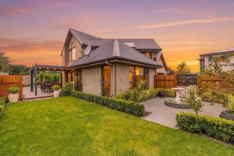 Photo of property in 562a Bower Avenue, Parklands, Christchurch, 8083