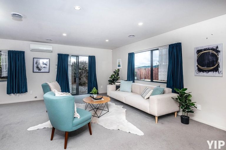 Photo of property in 36c Horokiwi Road West, Newlands, Wellington, 6037