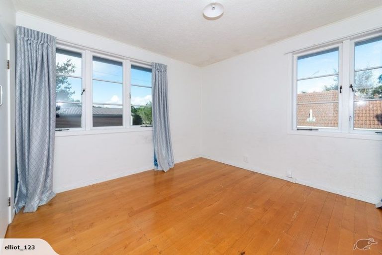 Photo of property in 12 Poto Street, Te Atatu South, Auckland, 0610