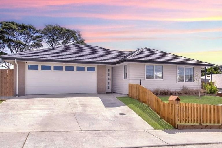 Photo of property in 3 Lewann Lane, Helensville, 0800