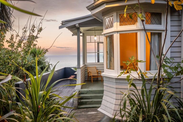 Photo of property in 18 Hukarere Road, Bluff Hill, Napier, 4110
