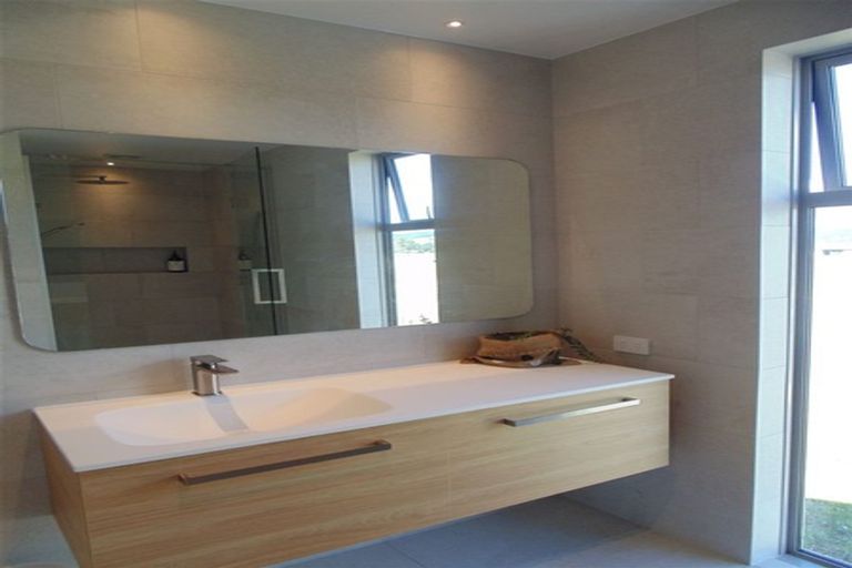 Photo of property in 16 Ngaroma Crescent, Whitianga, 3510