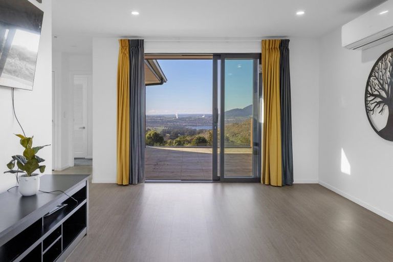 Photo of property in 5 Grandview Lane, Acacia Bay, 3385