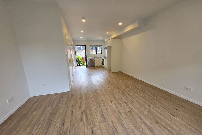 Photo of property in 5 Eileen Newey Place, Henderson, Auckland, 0612