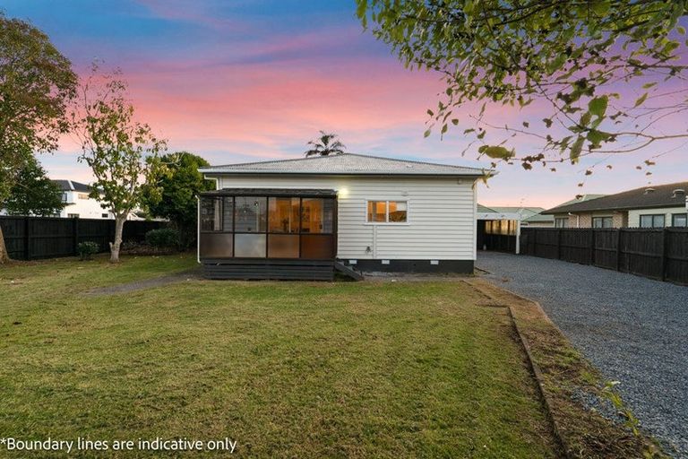 Photo of property in 76 Manuroa Road, Takanini, 2112