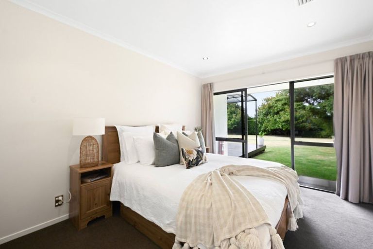 Photo of property in 16 Hampshire Court, Flagstaff, Hamilton, 3210