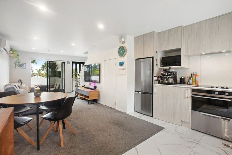 Photo of property in 6/2 Jadewynn Drive, Massey, Auckland, 0614