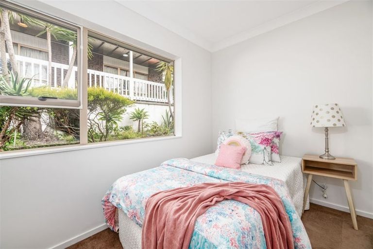 Photo of property in 35e Edmonton Road, Henderson, Auckland, 0612