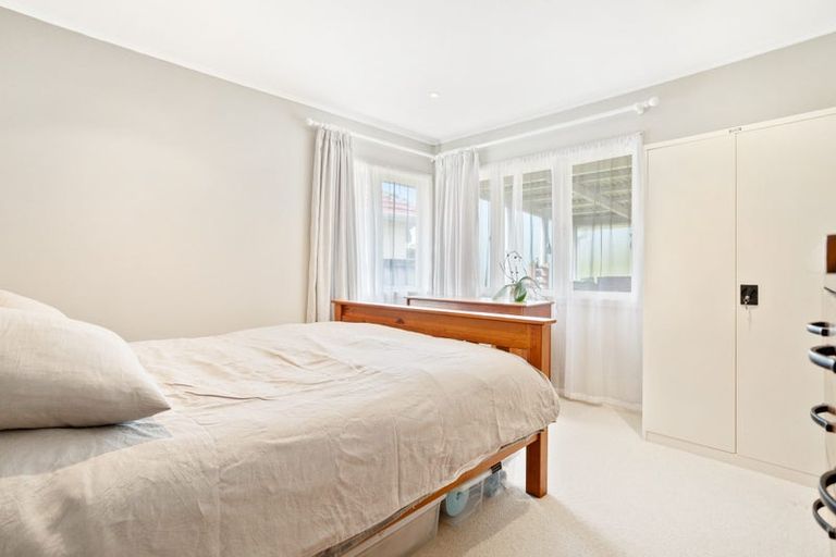 Photo of property in 31 Vodanovich Road, Te Atatu South, Auckland, 0610