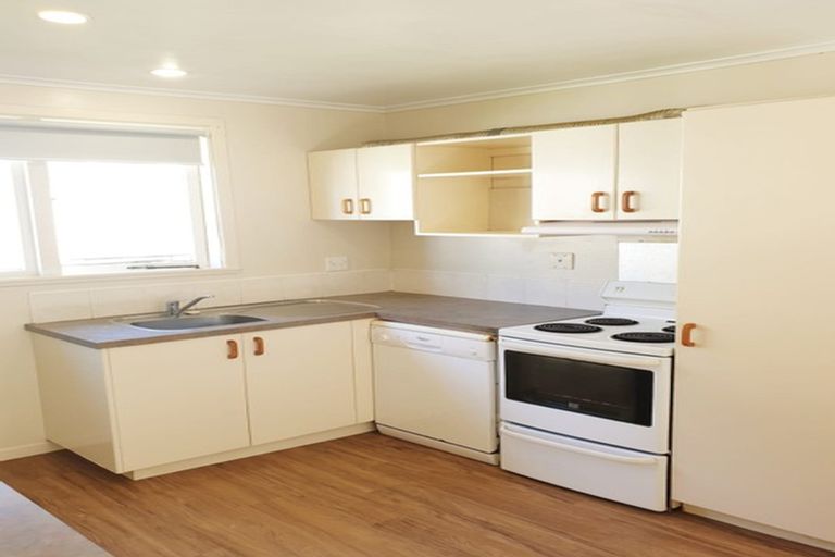 Photo of property in 1/64 Hogans Road, Glenfield, Auckland, 0629