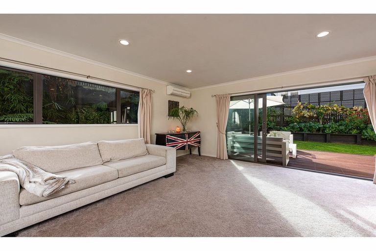 Photo of property in 12 Whitu Street, Khandallah, Wellington, 6035