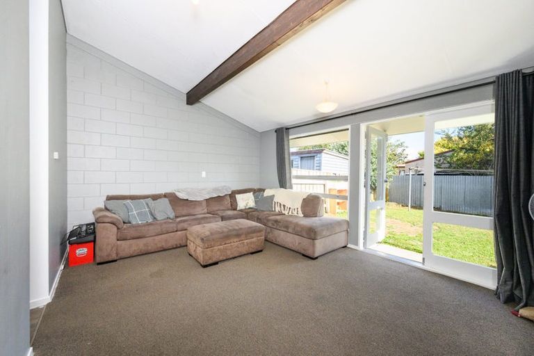Photo of property in 6 Westmere Place, Takaro, Palmerston North, 4412