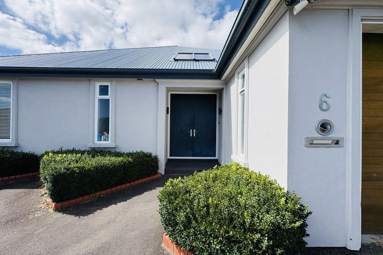 Photo of property in 6 Holly Court, Palmerston North, 4410