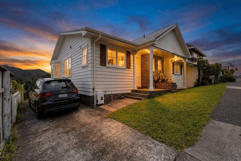 Photo of property in 24a Parklands Drive, Karori, Wellington, 6012