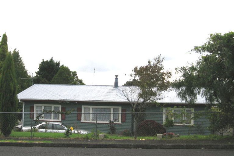 Photo of property in 17 Sherwood Avenue, Te Atatu South, Auckland, 0610