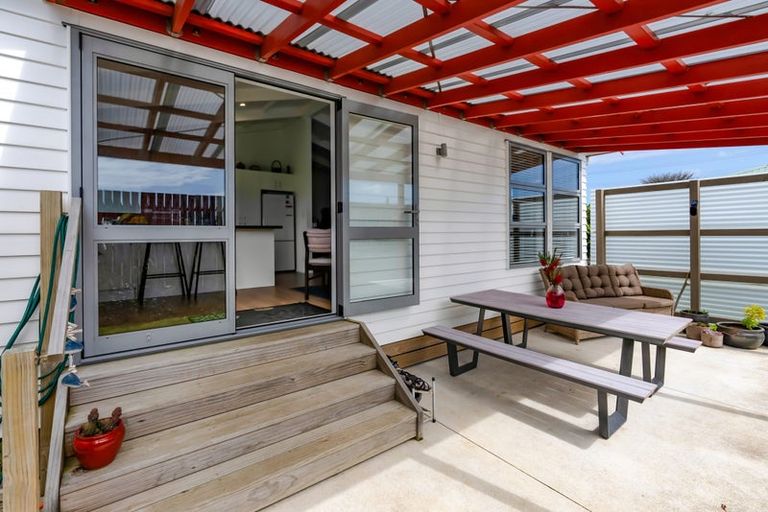 Photo of property in 15 Tasman Street, Opunake, 4616