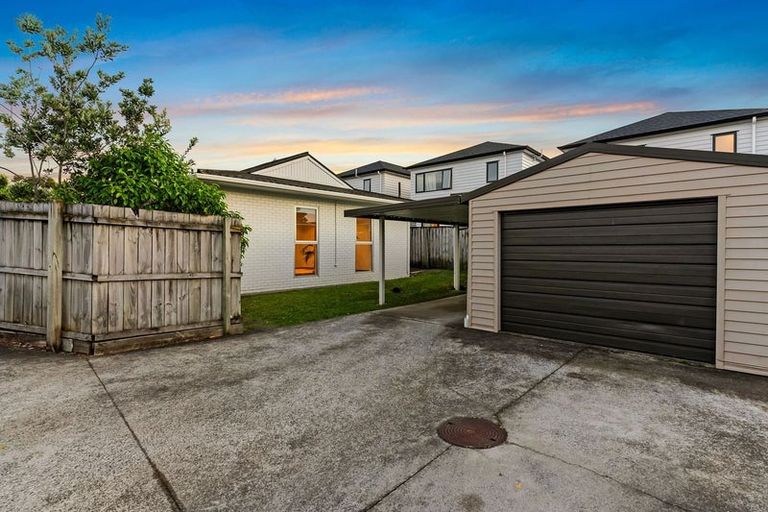 Photo of property in 55 Matipo Road, Te Atatu Peninsula, Auckland, 0610