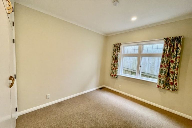 Photo of property in 4 Newcombe Crescent, Karori, Wellington, 6012