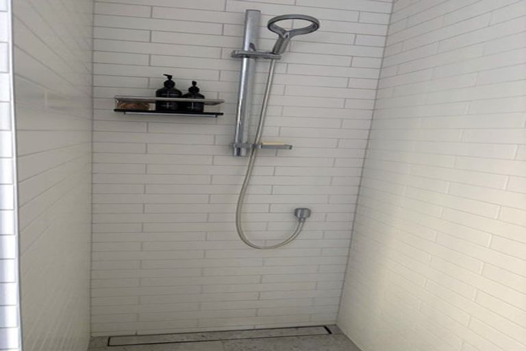 Photo of property in 24 Carnmore Place, Torbay, Auckland, 0630