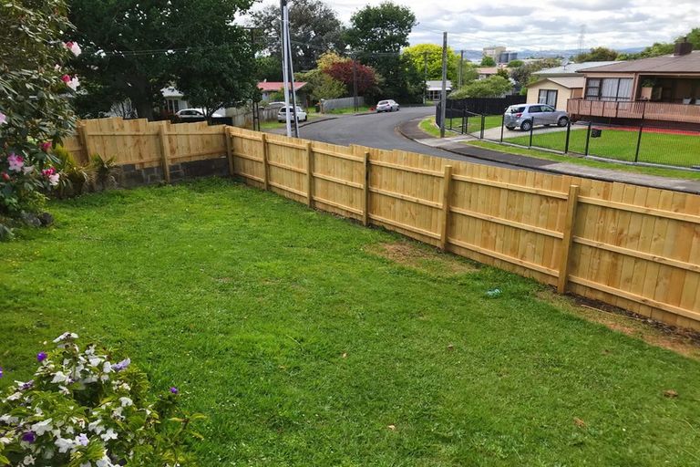 Photo of property in 2 Barnard Place, Manurewa East, Auckland, 2102