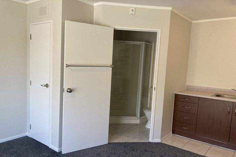Photo of property in 2 Vine Street, Hillcrest, Hamilton, 3216