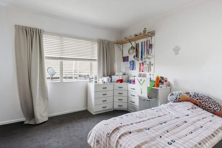 Photo of property in 24 Corta Bella Place, Golflands, Auckland, 2013