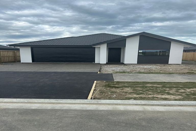 Photo of property in 5 Nirmal Way, Rolleston, 7614