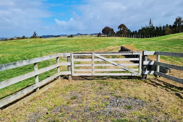 Photo of property in 10a Higham Road, South Head, 0874