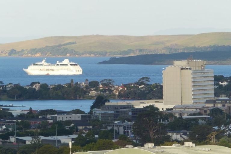 Photo of property in 35 High Road, Glenfield, Auckland, 0629