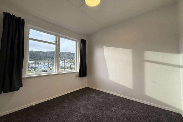 Photo of property in 11 Wainhouse Street, Stokes Valley, Lower Hutt, 5019