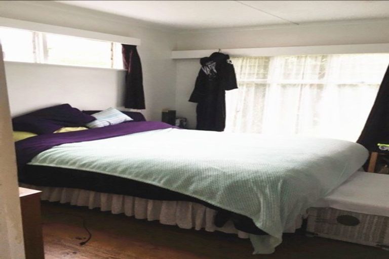 Photo of property in 31 Luckens Road, West Harbour, Auckland, 0618