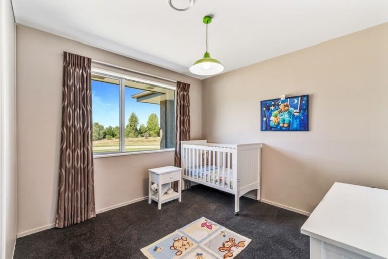 Photo of property in 10 Whitcombe Place, Darfield, 7571