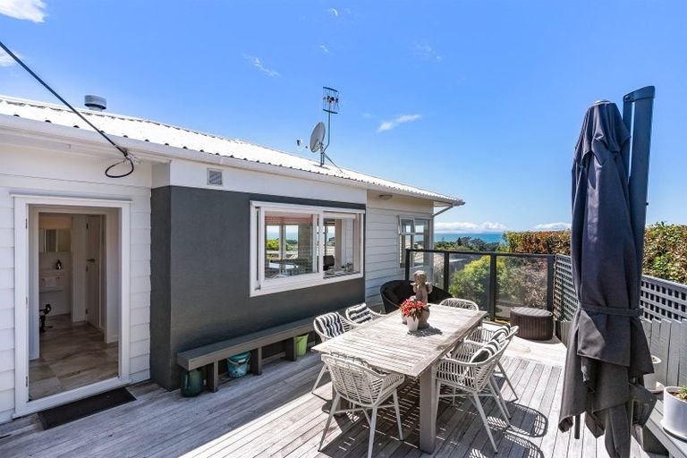 Photo of property in 1/1 Eastcliffe Road, Castor Bay, Auckland, 0620