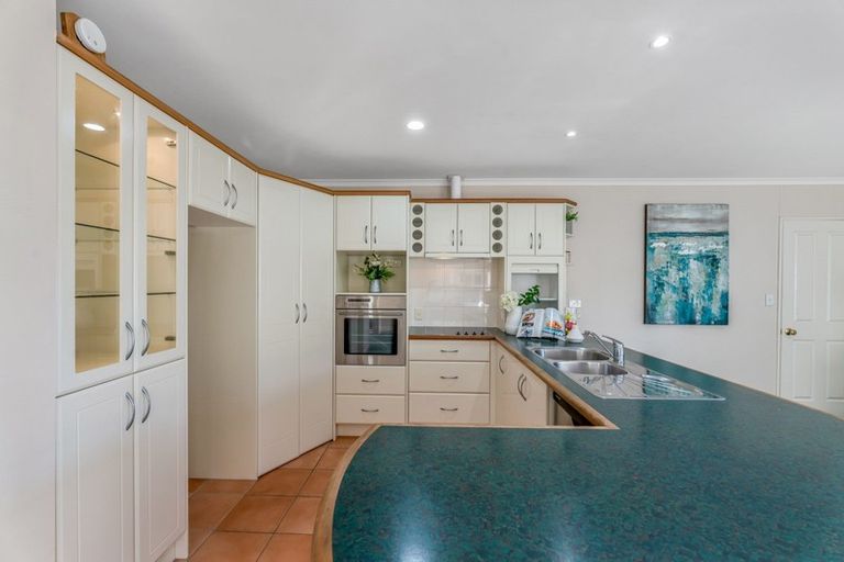Photo of property in 211 Kilkenny Drive, East Tamaki Heights, Auckland, 2016