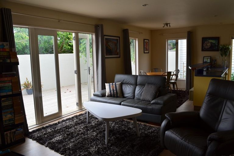 Photo of property in 2/240 Kilmore Street, Christchurch Central, Christchurch, 8011