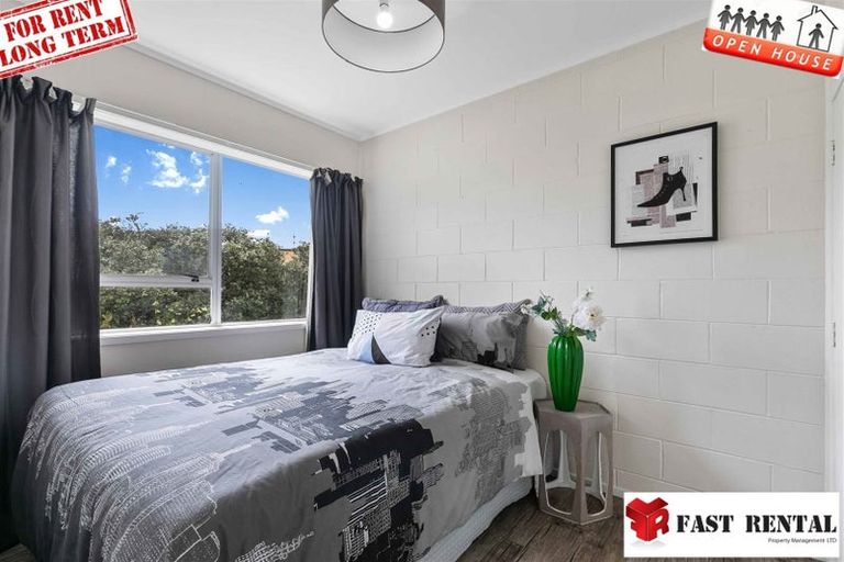 Photo of property in 1/2 Halberg Street, Glenfield, Auckland, 0629