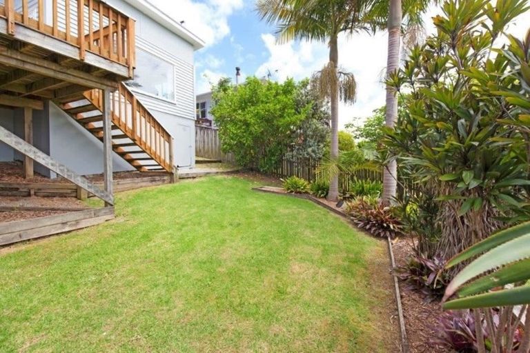 Photo of property in 5 Hiwi Crescent, Stanmore Bay, Whangaparaoa, 0932
