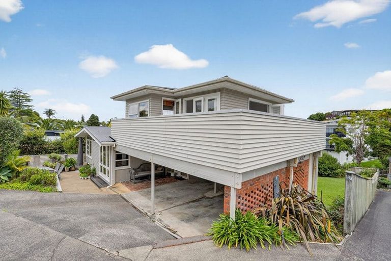 Photo of property in 12 Garmons Way, Castor Bay, Auckland, 0620