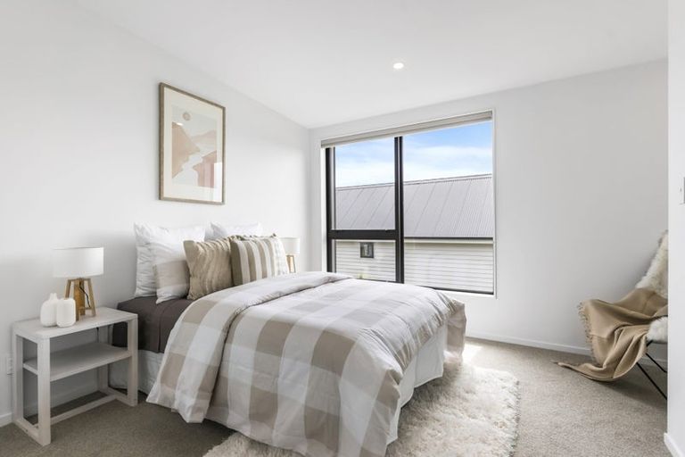 Photo of property in 2/62 Spenmoor Street, Newlands, Wellington, 6037