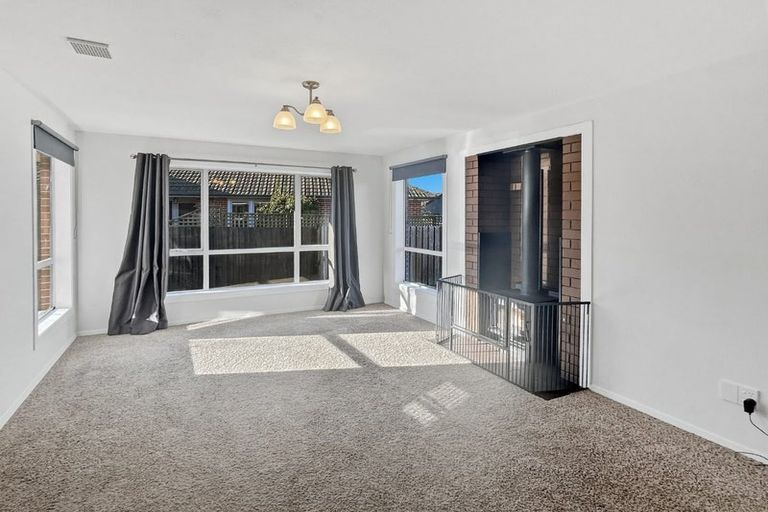 Photo of property in 22 Russley Road, Russley, Christchurch, 8042