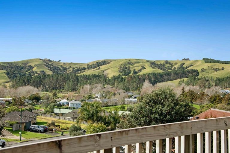 Photo of property in 29 Te Kauri Place, Helensville, 0800